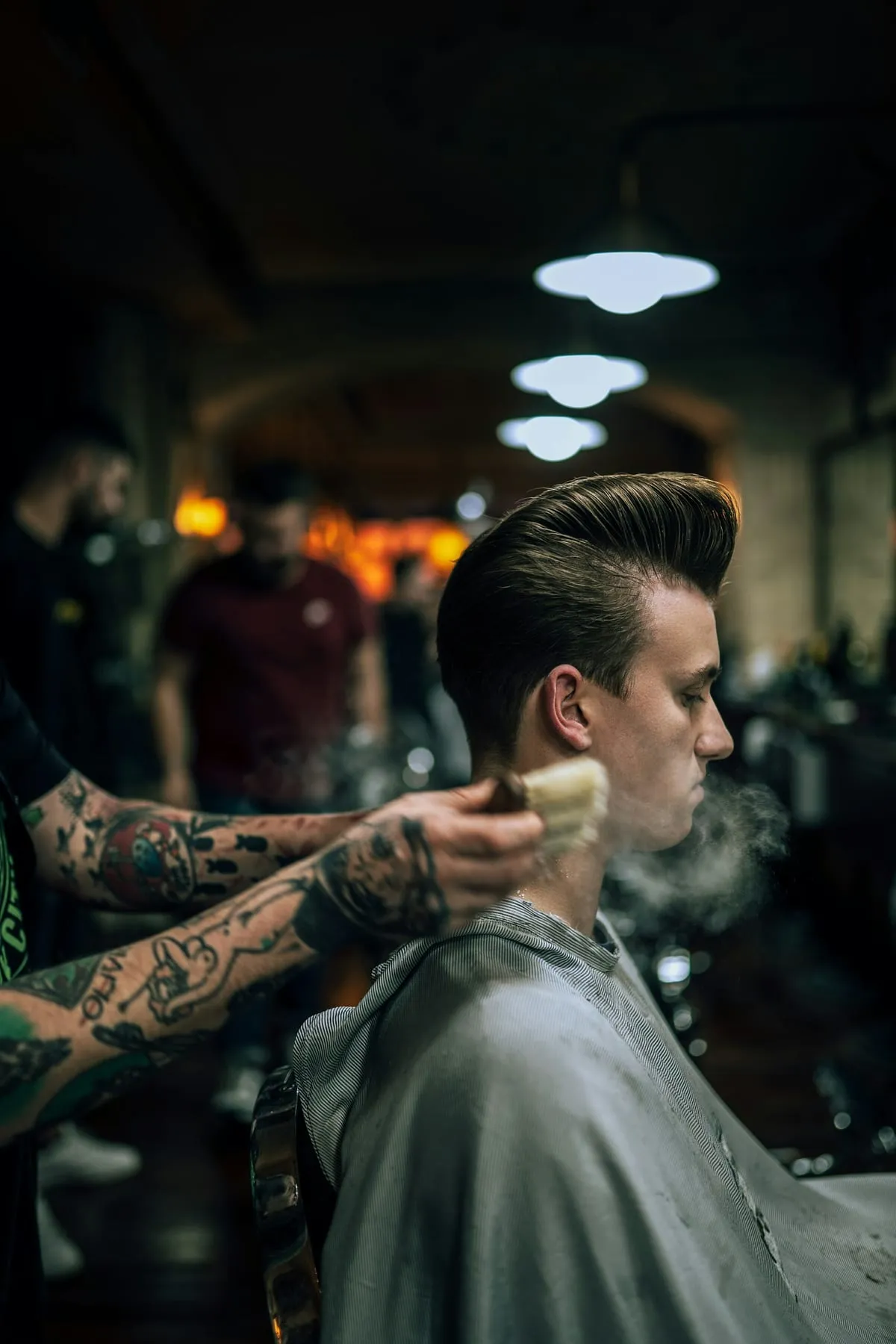 Illustratives Stockfoto: Ein Haarschnitt beim Barber